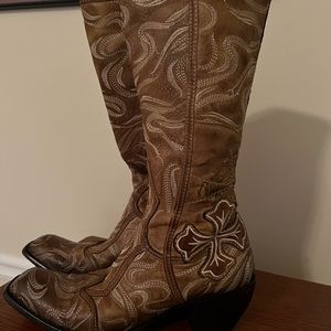 Mark Nelson, partially square cowboy boots, midcalf mid calf length.